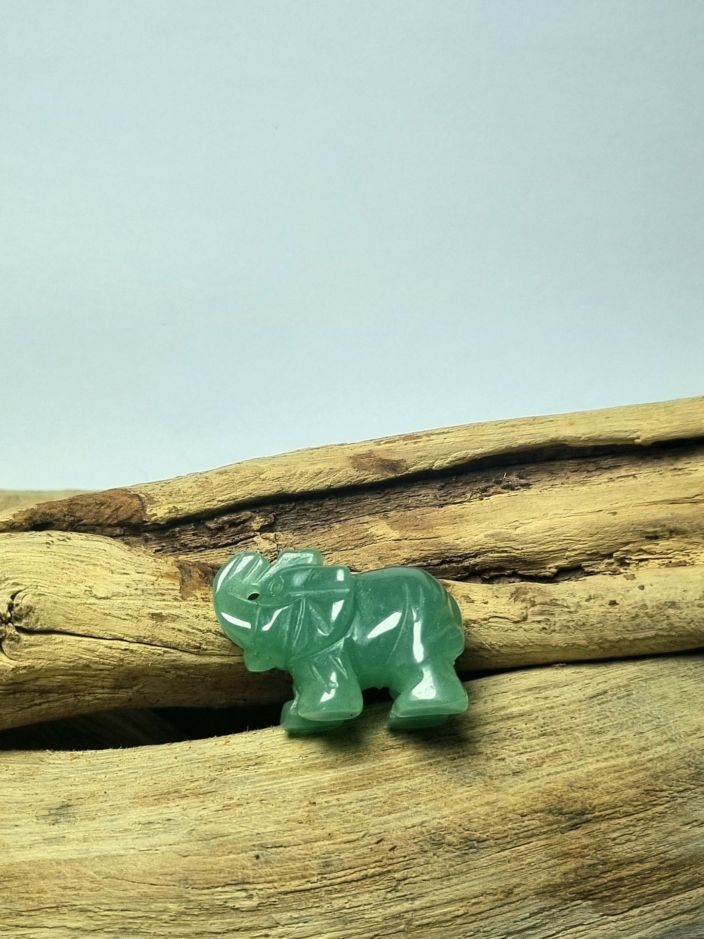 Petit éléphant en pierre