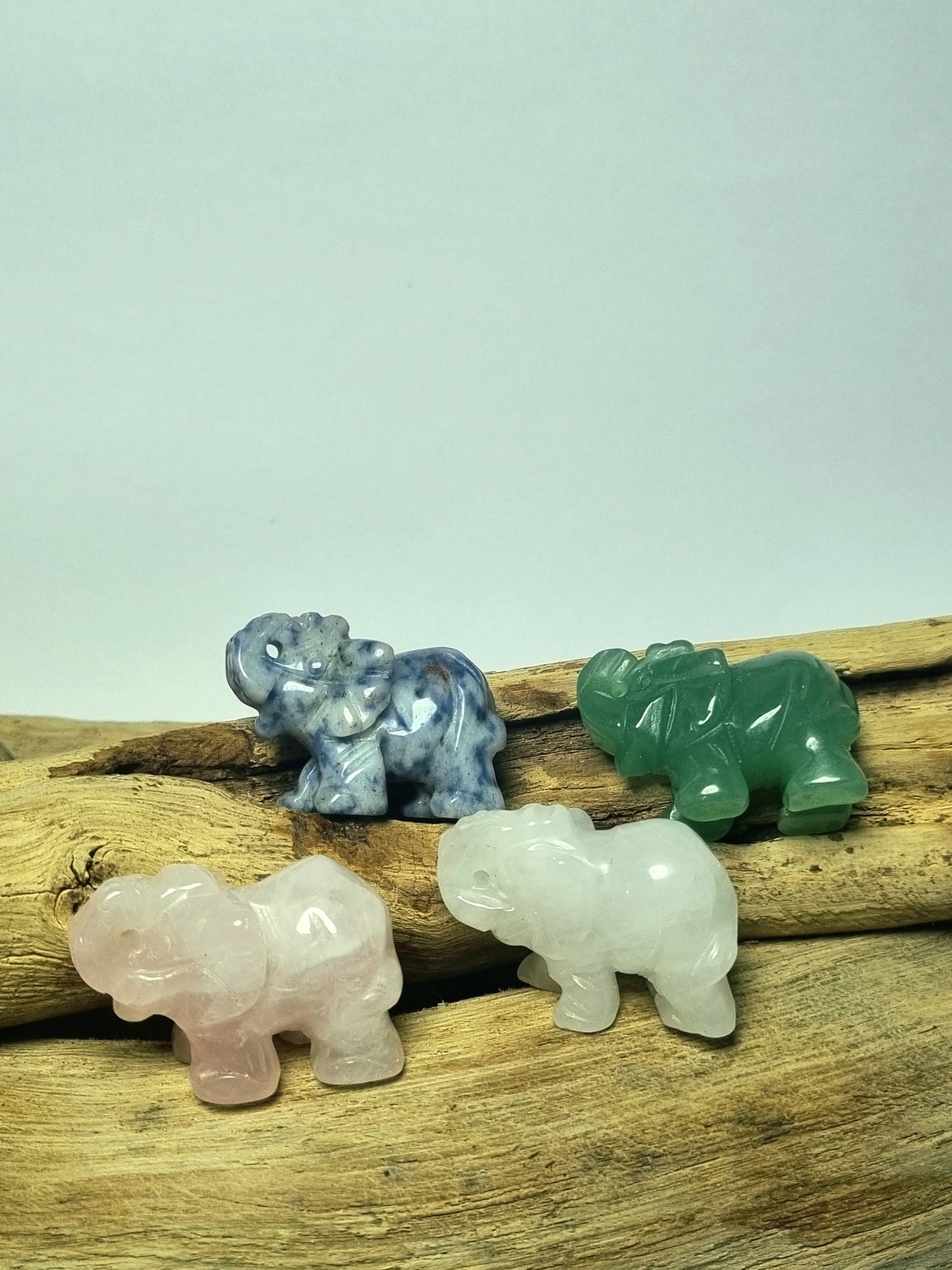 Petit éléphant en pierre